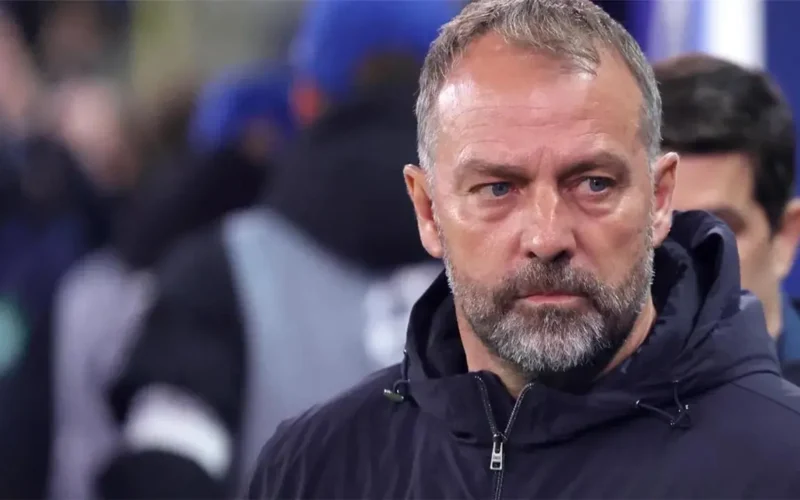 استهداف جريء.. برشلونة يطارد نجم مانشستر سيتي أمام أزمة دفاعية